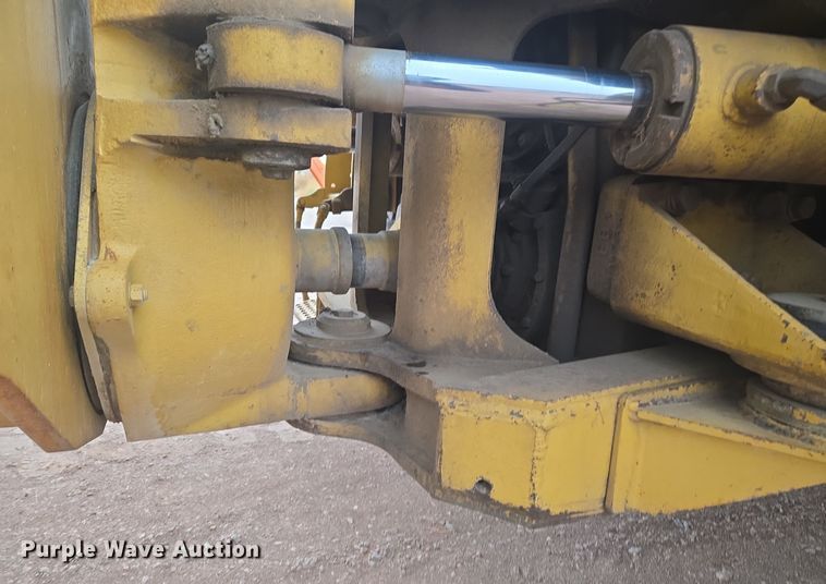 image for item EG9916 2001 Caterpillar D400E Series II haul truck