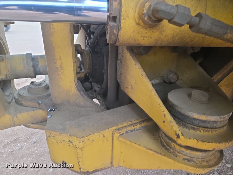 image for item EG9916 2001 Caterpillar D400E Series II haul truck