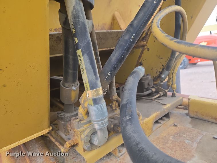 image for item EG9916 2001 Caterpillar D400E Series II haul truck