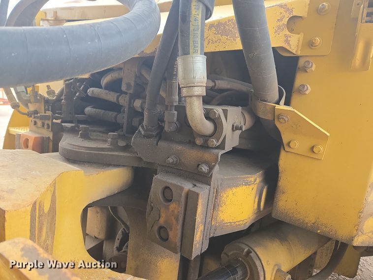 image for item EG9916 2001 Caterpillar D400E Series II haul truck