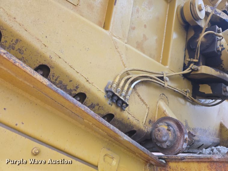 image for item EG9916 2001 Caterpillar D400E Series II haul truck