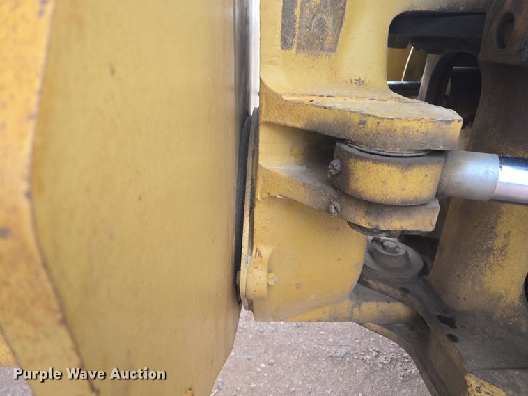 image for item EG9916 2001 Caterpillar D400E Series II haul truck