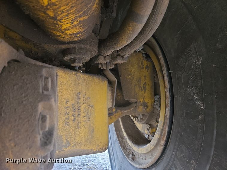 image for item EG9916 2001 Caterpillar D400E Series II haul truck