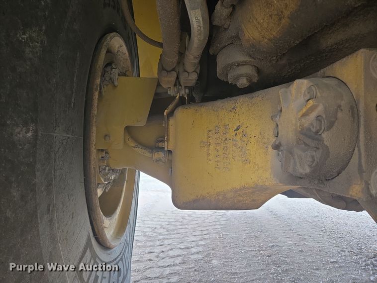 image for item EG9916 2001 Caterpillar D400E Series II haul truck