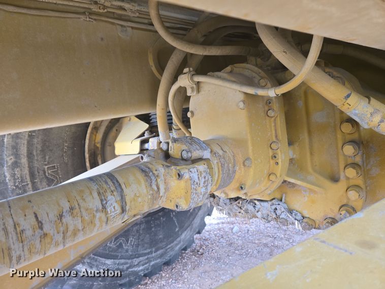 image for item EG9916 2001 Caterpillar D400E Series II haul truck