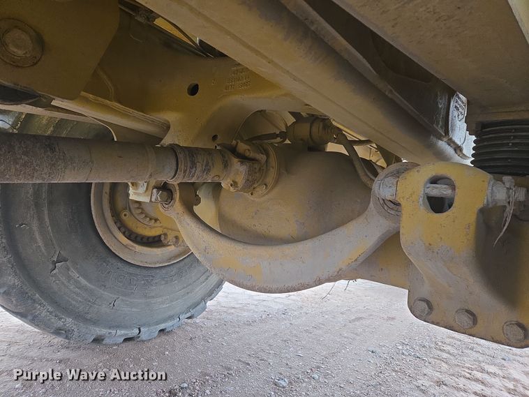 image for item EG9916 2001 Caterpillar D400E Series II haul truck