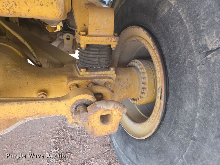 image for item EG9916 2001 Caterpillar D400E Series II haul truck