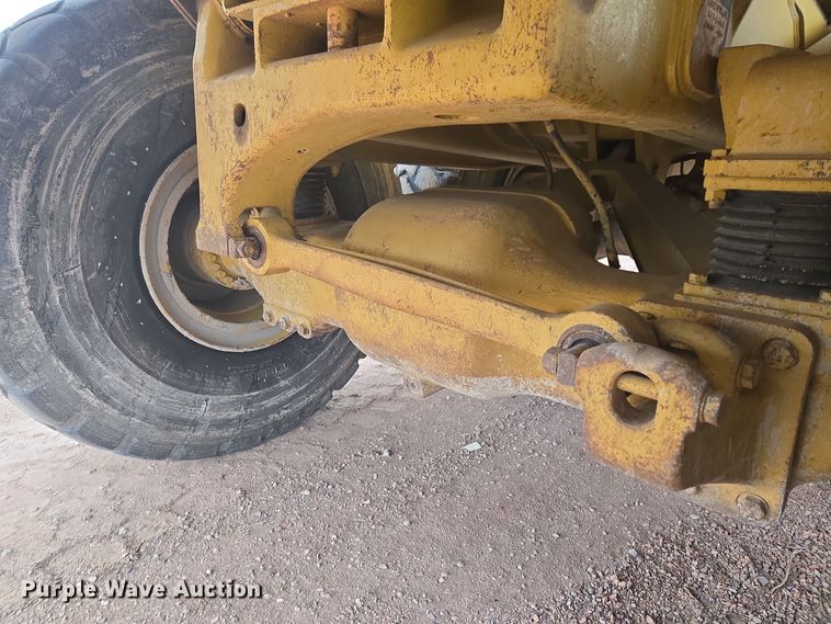 image for item EG9916 2001 Caterpillar D400E Series II haul truck