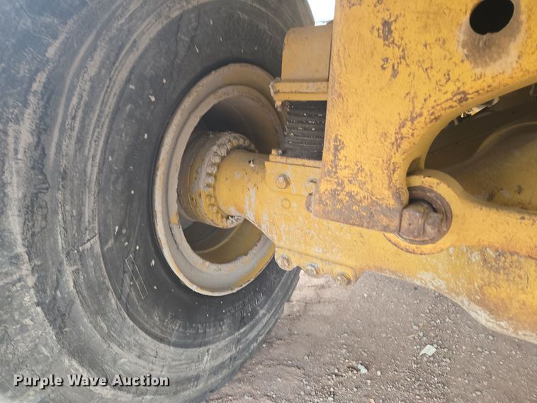 image for item EG9916 2001 Caterpillar D400E Series II haul truck