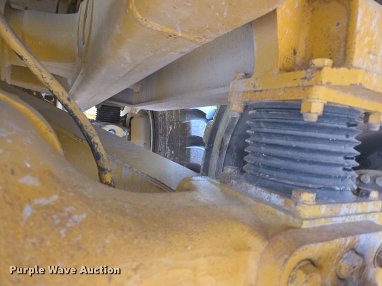 image for item EG9916 2001 Caterpillar D400E Series II haul truck