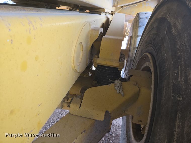 image for item EG9916 2001 Caterpillar D400E Series II haul truck