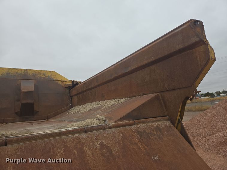 image for item EG9916 2001 Caterpillar D400E Series II haul truck