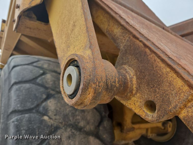 image for item EG9916 2001 Caterpillar D400E Series II haul truck