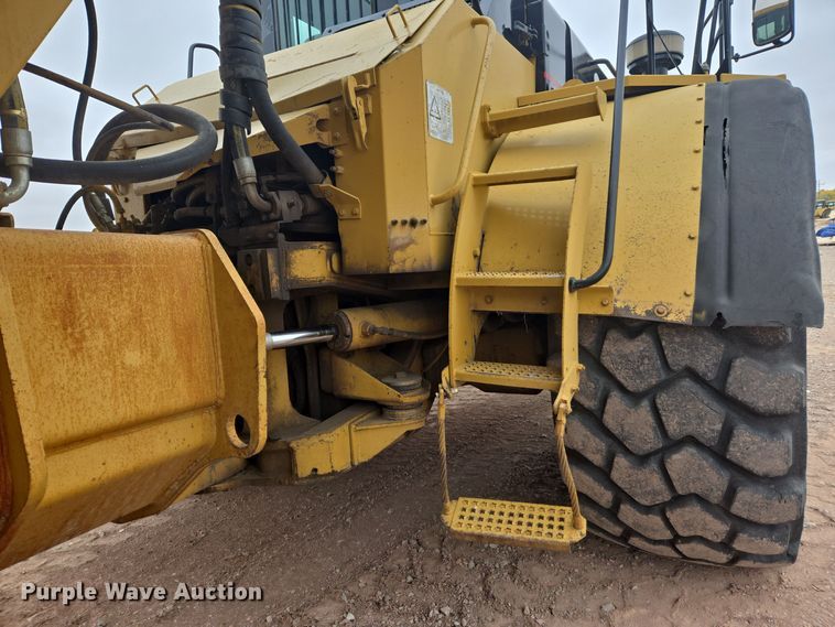 image for item EG9916 2001 Caterpillar D400E Series II haul truck