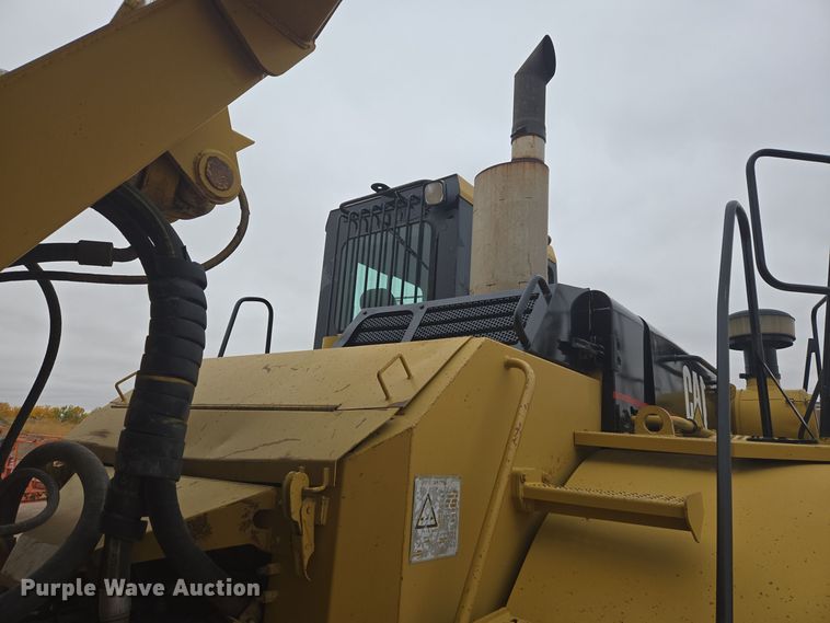 image for item EG9916 2001 Caterpillar D400E Series II haul truck