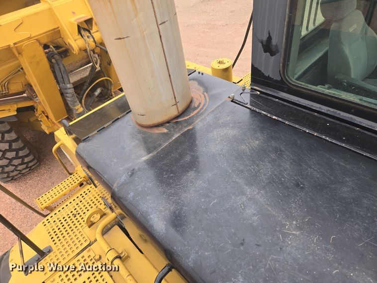 image for item EG9916 2001 Caterpillar D400E Series II haul truck