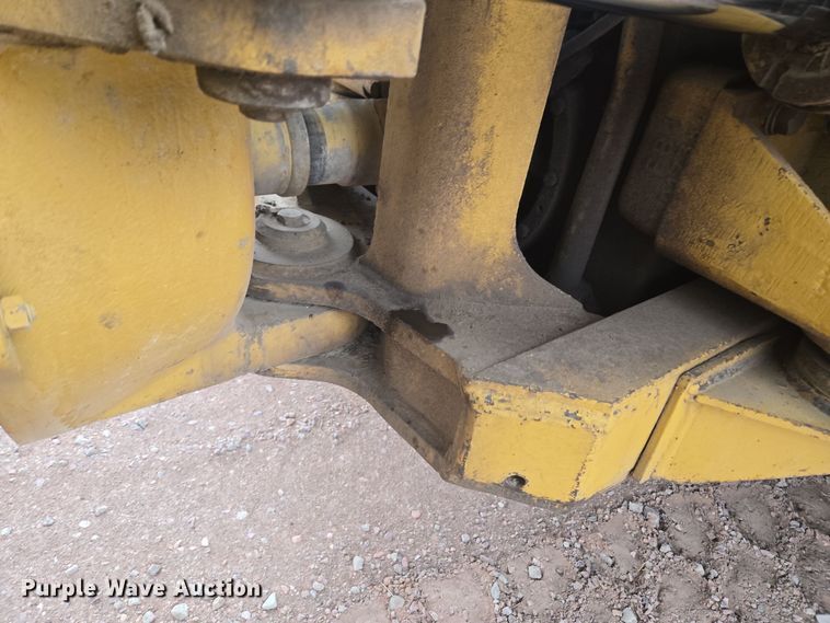 image for item EG9916 2001 Caterpillar D400E Series II haul truck