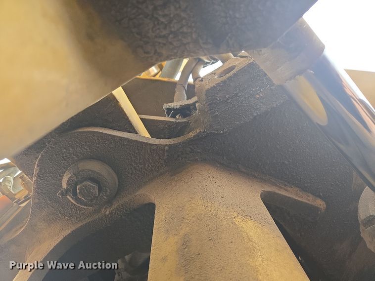 image for item EG9916 2001 Caterpillar D400E Series II haul truck