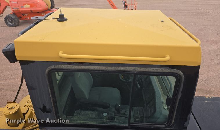 image for item EG9916 2001 Caterpillar D400E Series II haul truck