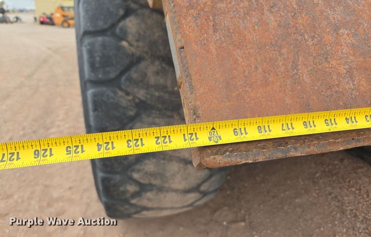 image for item EG9916 2001 Caterpillar D400E Series II haul truck