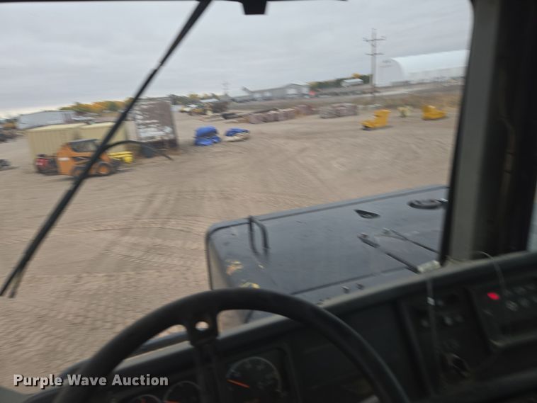 image for item EG9916 2001 Caterpillar D400E Series II haul truck