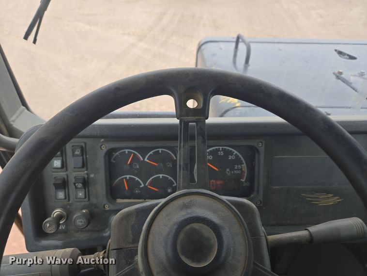 image for item EG9916 2001 Caterpillar D400E Series II haul truck