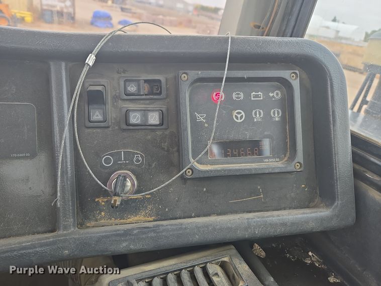 image for item EG9916 2001 Caterpillar D400E Series II haul truck