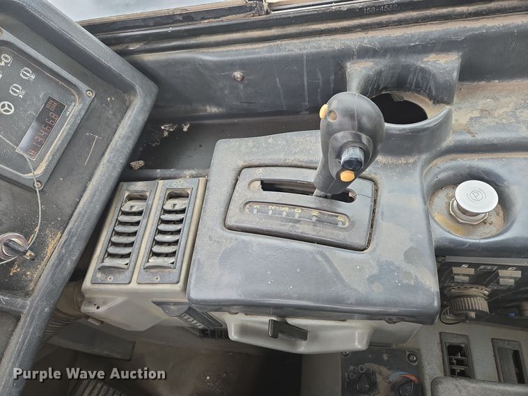 image for item EG9916 2001 Caterpillar D400E Series II haul truck