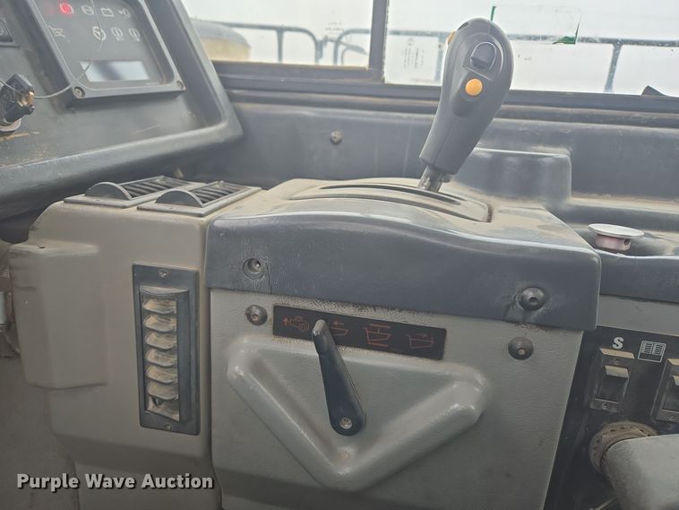 image for item EG9916 2001 Caterpillar D400E Series II haul truck