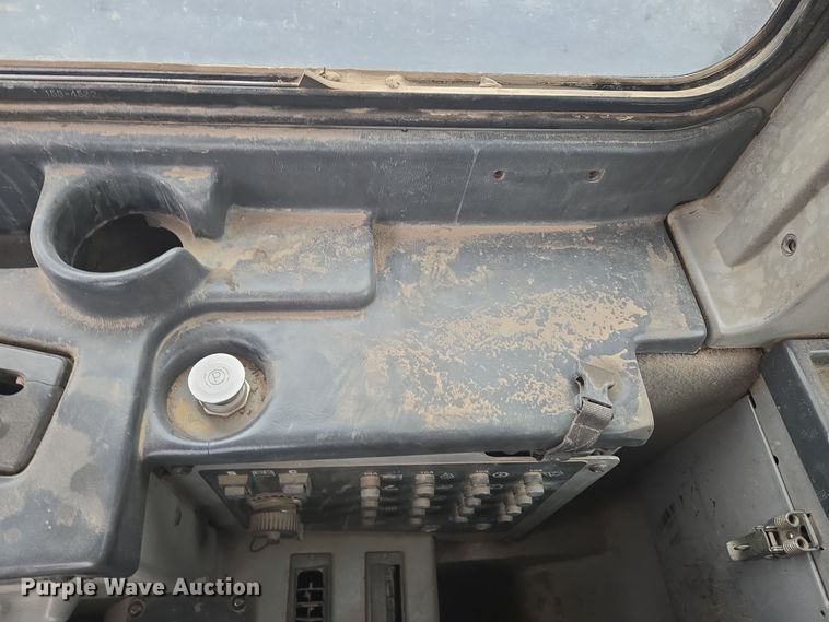 image for item EG9916 2001 Caterpillar D400E Series II haul truck