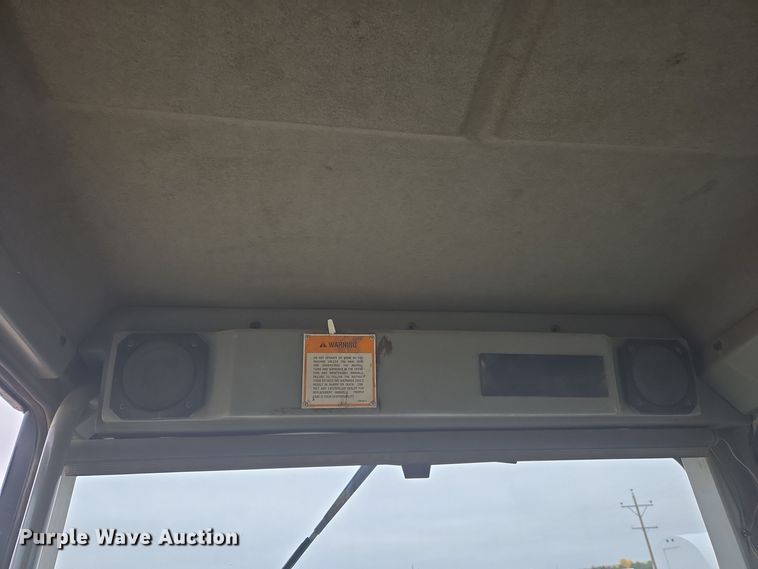 image for item EG9916 2001 Caterpillar D400E Series II haul truck