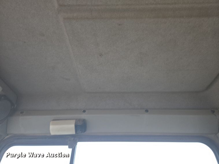 image for item EG9916 2001 Caterpillar D400E Series II haul truck