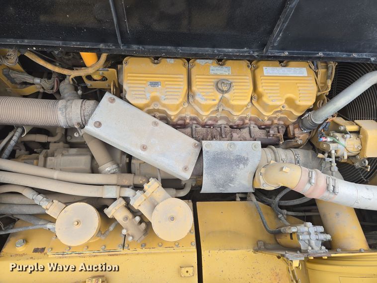 image for item EG9916 2001 Caterpillar D400E Series II haul truck