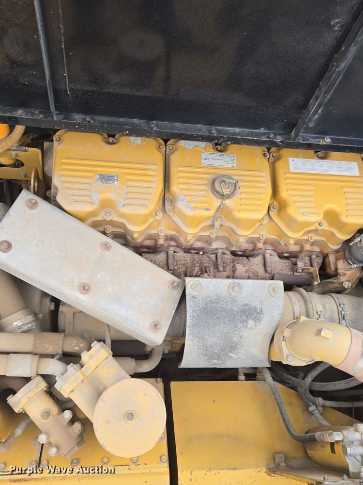 image for item EG9916 2001 Caterpillar D400E Series II haul truck