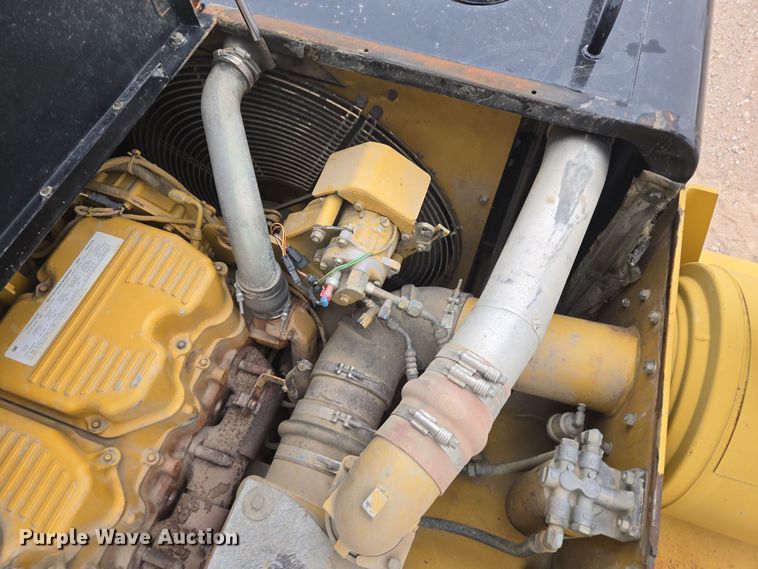 image for item EG9916 2001 Caterpillar D400E Series II haul truck