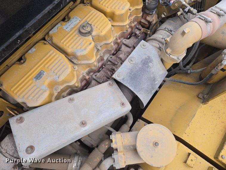 image for item EG9916 2001 Caterpillar D400E Series II haul truck