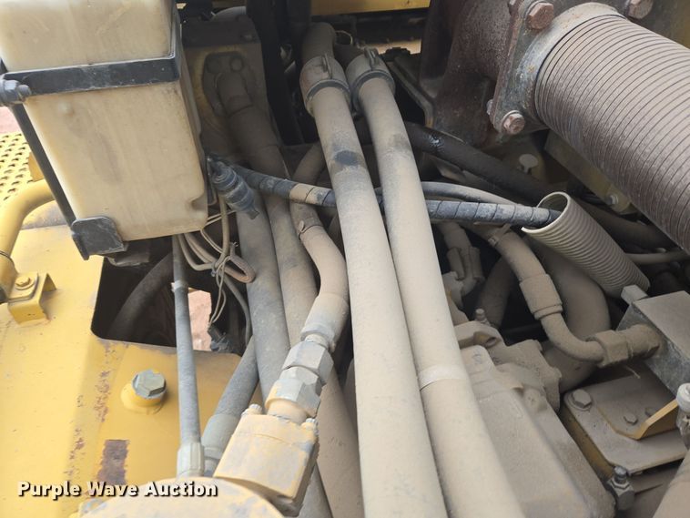 image for item EG9916 2001 Caterpillar D400E Series II haul truck