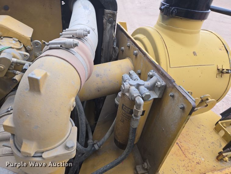 image for item EG9916 2001 Caterpillar D400E Series II haul truck