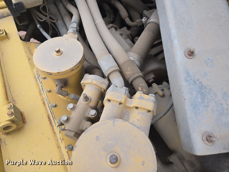 image for item EG9916 2001 Caterpillar D400E Series II haul truck