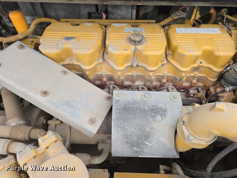 image for item EG9916 2001 Caterpillar D400E Series II haul truck