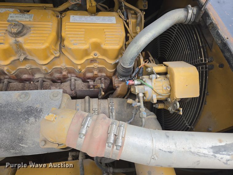 image for item EG9916 2001 Caterpillar D400E Series II haul truck