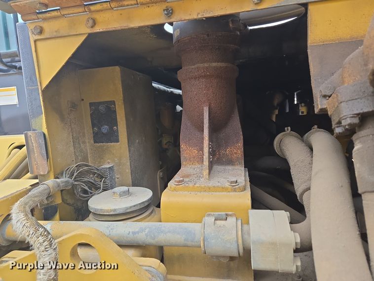 image for item EG9916 2001 Caterpillar D400E Series II haul truck