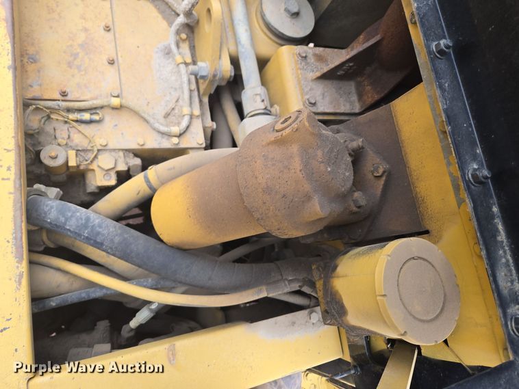 image for item EG9916 2001 Caterpillar D400E Series II haul truck