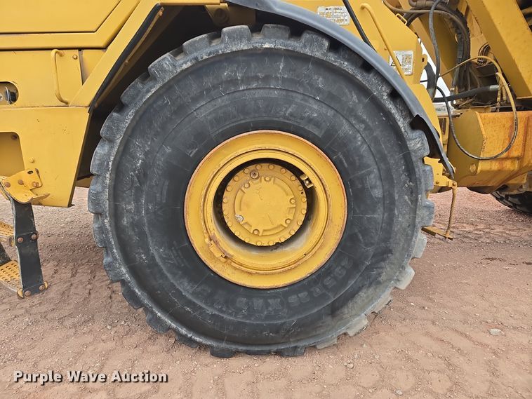 image for item EG9916 2001 Caterpillar D400E Series II haul truck