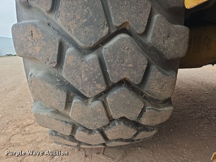 image for item EG9916 2001 Caterpillar D400E Series II haul truck