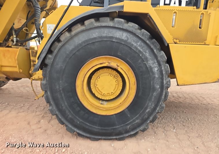 image for item EG9916 2001 Caterpillar D400E Series II haul truck