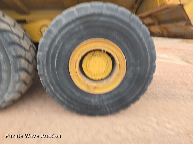 image for item EG9916 2001 Caterpillar D400E Series II haul truck