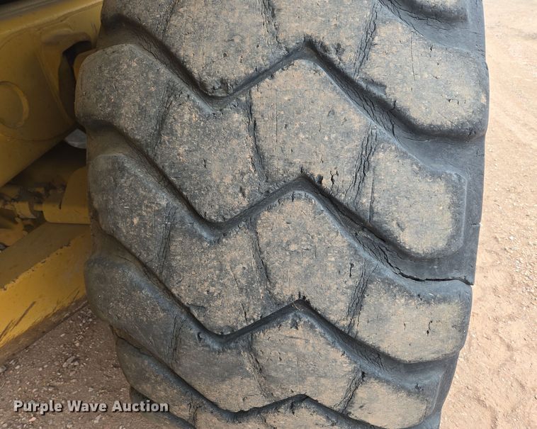 image for item EG9916 2001 Caterpillar D400E Series II haul truck