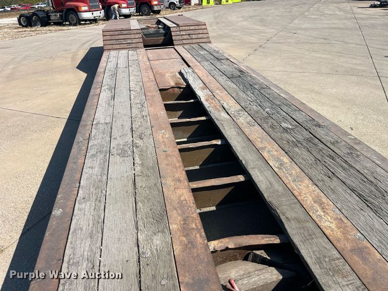 image for item EH2855 1993 Trail King TK100HDG-493 lowboy equipment trailer