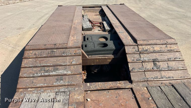 image for item EH2855 1993 Trail King TK100HDG-493 lowboy equipment trailer